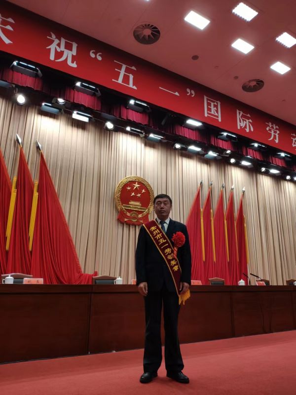 駕駛員徐明被授予常州市“五一勞動獎(jiǎng)?wù)隆? class=